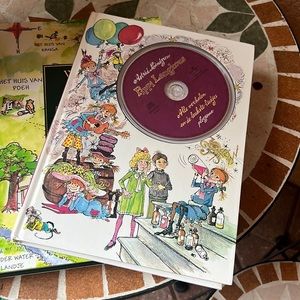 Dutch language 2 hard cover kids books one with Cd WINNIE DE POEH